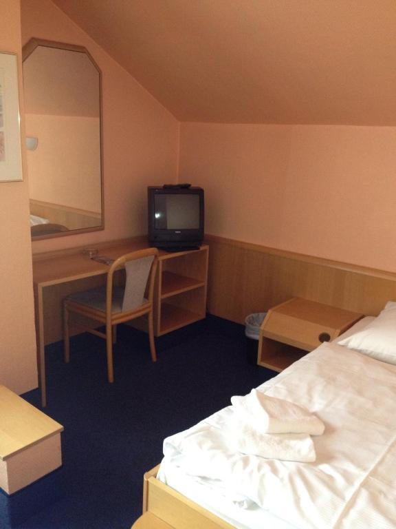 A1 Raststaette & Motel Hamburg-Stillhorn Oda fotoğraf